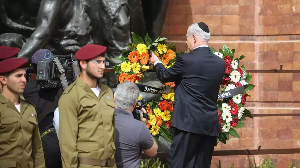 טקס הנחת הזרים למרגלות האנדרטה למרד גטו ורשה, יד ושם אפריל 2013 טקס הנחת הזרים למרגלות האנדרטה למרד גטו ורשה, יד ושם אפריל 2013