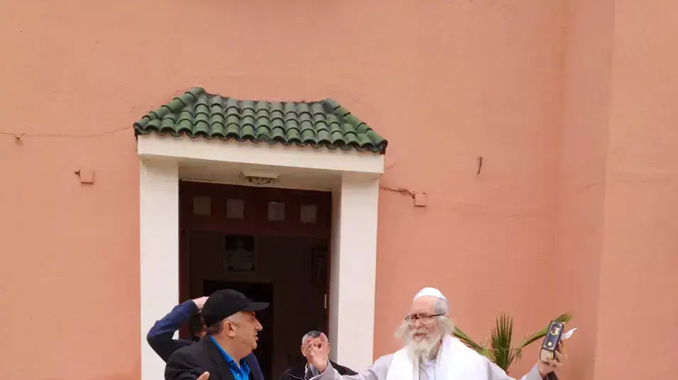 הרב אליעזר ברלנד מחסידות ברסלב שנמלט מהארץ חגג את פסח במרוקו, אפריל 2013 הרב אליעזר ברלנד מחסידות ברסלב שנמלט מהארץ חגג את פסח במרוקו, אפריל 2013