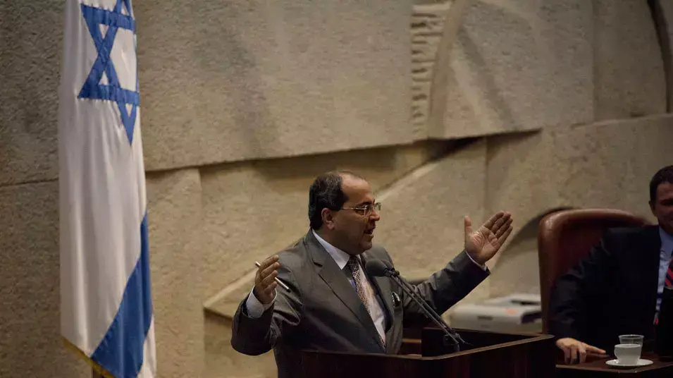 אחמד טיבי המליאת הכנסת, אפריל 2013 אחמד טיבי המליאת הכנסת, אפריל 2013