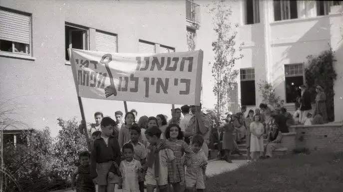 ילדים מפגינים נגד מצוקת הדיור ילדים מפגינים נגד מצוקת הדיור