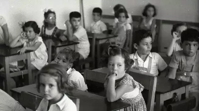 תלמידים בכיתה בשנות ה-50