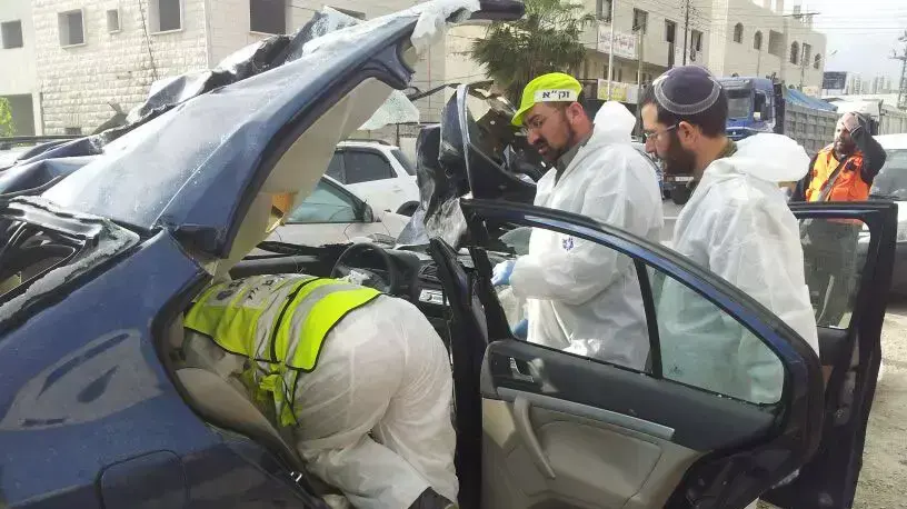 התאונה בצומת תפוח על כביש 60 בה נהרג מנהל בית הספר-ניסן שלום, אפריל 2013 התאונה בצומת תפוח על כביש 60 בה נהרג מנהל בית הספר-ניסן שלום, אפריל 2013