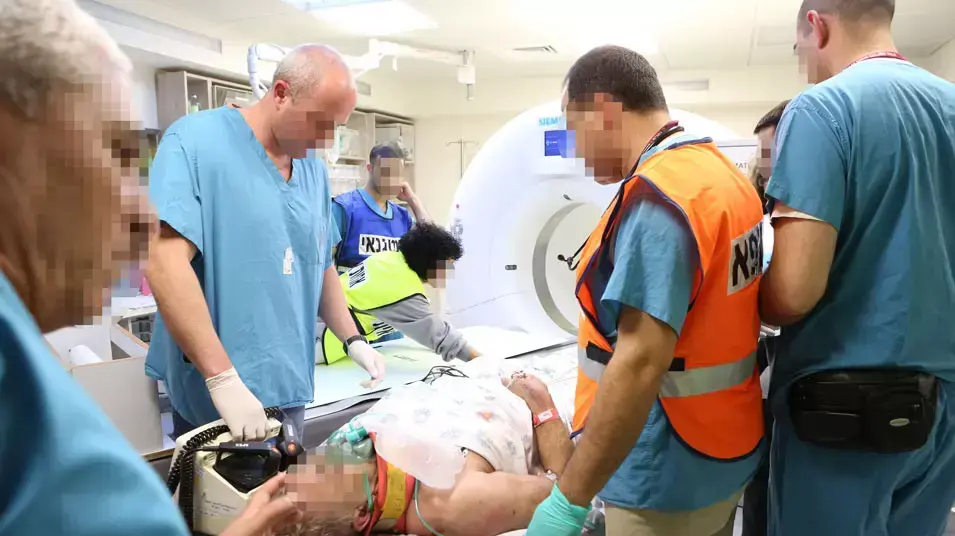 הגעת פצועים מהתאונה בנשר לבית החולים רמב"ם, אפריל 2013 הגעת פצועים מהתאונה בנשר לבית החולים רמב"ם, אפריל 2013
