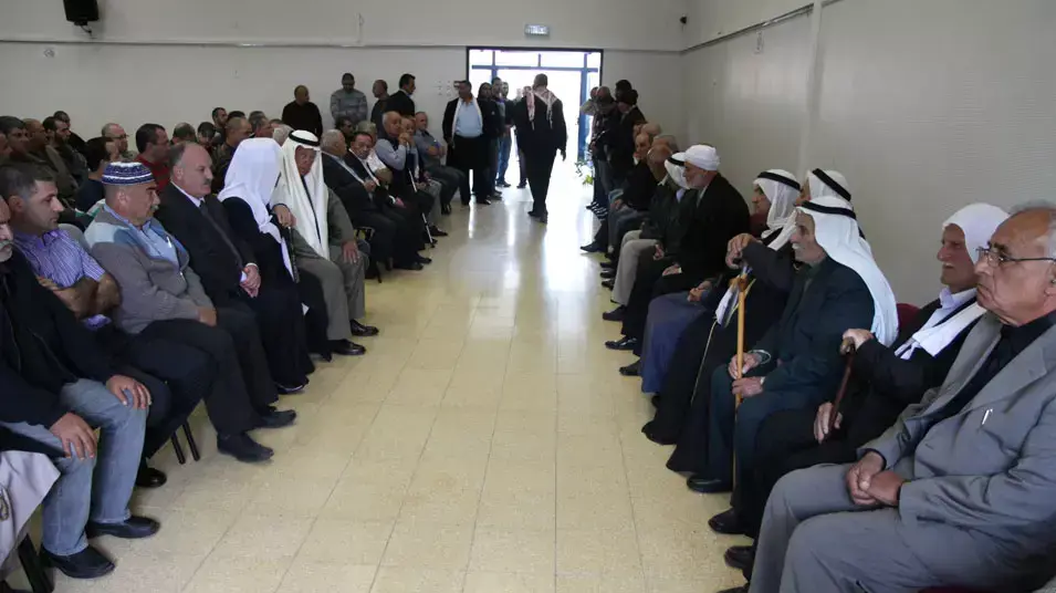 סוכת האבלים המשותפת שהוקמה במתנ"ס בדיר אל אסד, אפריל 2013 סוכת האבלים המשותפת שהוקמה במתנ"ס בדיר אל אסד, אפריל 2013