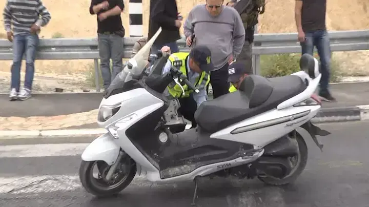 שני רוכבי קטנוע נהרגו בהתנגשות עם משאית