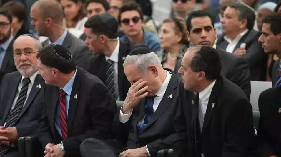 ראש הממשלה בנימין נתניהו בטקס הזיכרון בבית יד לבנים בירושלים, אפריל 2013 ראש הממשלה בנימין נתניהו בטקס הזיכרון בבית יד לבנים בירושלים, אפריל 2013