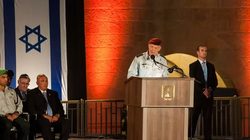הרמטכ"ל בני גנץ בטקס הזיכרון הממלכתי ברחבת הכותל, אפריל 2013
