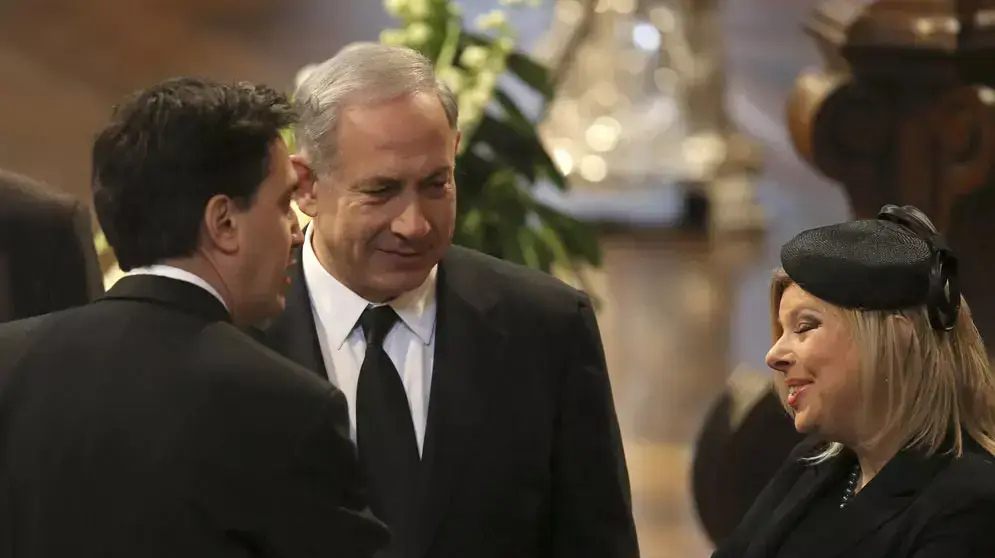 בנימין ושרה נתניהו בהלווית מרגרט תאצ'ר 17 באפריל 2013 בנימין ושרה נתניהו בהלווית מרגרט תאצ'ר 17 באפריל 2013