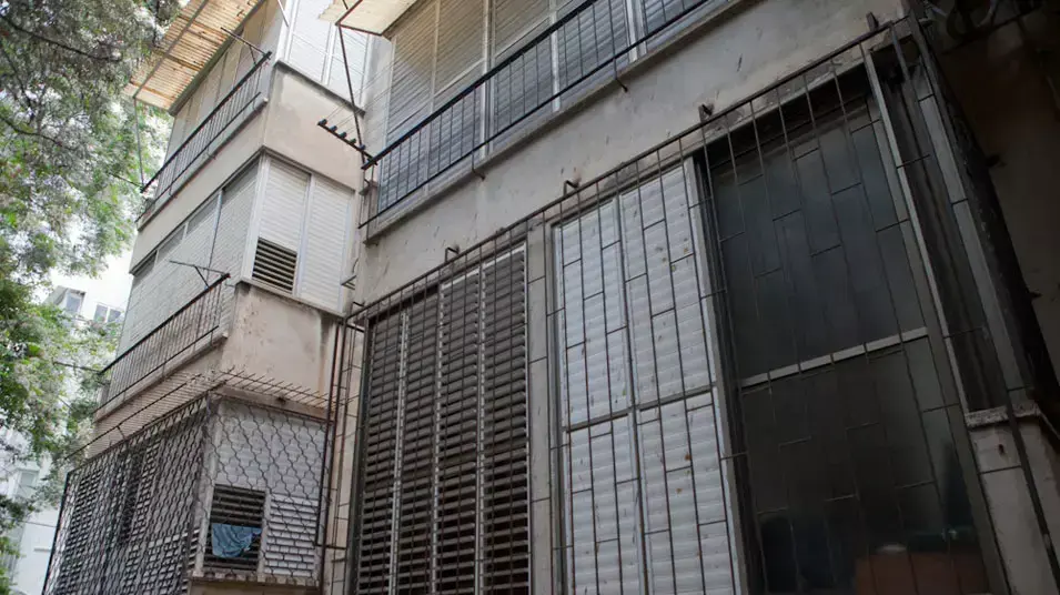 קשישה הותקפה ברחוב הקליר בתל אביב, אפריל 2013 קשישה הותקפה ברחוב הקליר בתל אביב, אפריל 2013