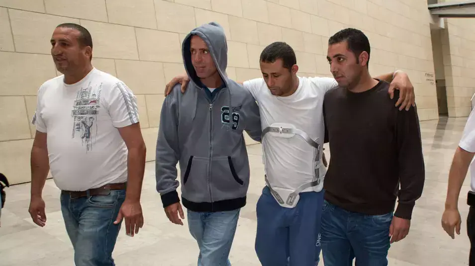 ג'מאל אבו סיאם, נהג המשאית אשר גרם לתאונה קטלנית בנשר, יוצא מבית המשפט. אפריל 2013 ג'מאל אבו סיאם, נהג המשאית אשר גרם לתאונה קטלנית בנשר, יוצא מבית המשפט. אפריל 2013