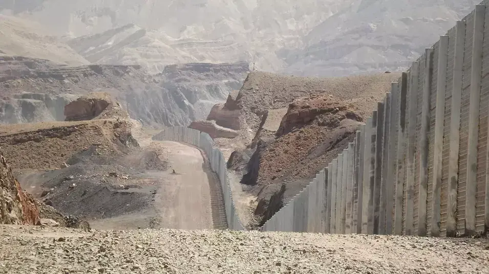 הגדר סביב הרי אילת. הצצה ראשונה לעבודות הגדר סביב הרי אילת. הצצה ראשונה לעבודות