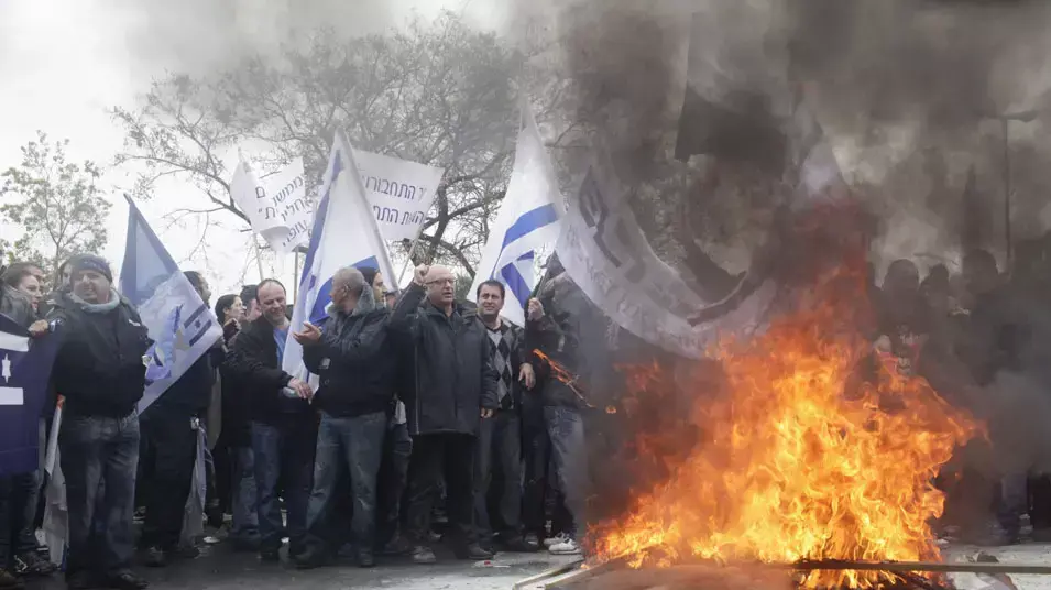 הפגנת עובדי חברות התעופה מול ישיבת הממשלה הפגנת עובדי חברות התעופה מול ישיבת הממשלה