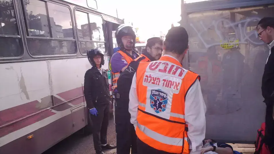 אוטובוס פגע בילדה, פתח תקווה, אפריל 2013