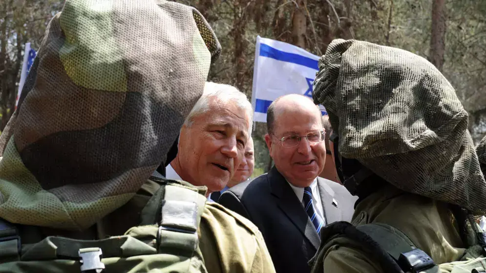 תמונות שר הביטחון, משה (בוגי) יעלון, יחד עם מזכיר ההגנה האמריקאי, צ'אק הייגל, בביקורם ביחידת עוקץ, אפריל 2013 תמונות שר הביטחון, משה (בוגי) יעלון, יחד עם מזכיר ההגנה האמריקאי, צ'אק הייגל, בביקורם ביחידת עוקץ, אפריל 2013