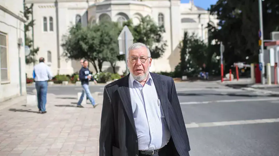 זאב בן אריה, ששימש כשגריר ישראל בבלארוס במשפטו של אביגדור ליברמן, אפריל 2013 זאב בן אריה, ששימש כשגריר ישראל בבלארוס במשפטו של אביגדור ליברמן, אפריל 2013