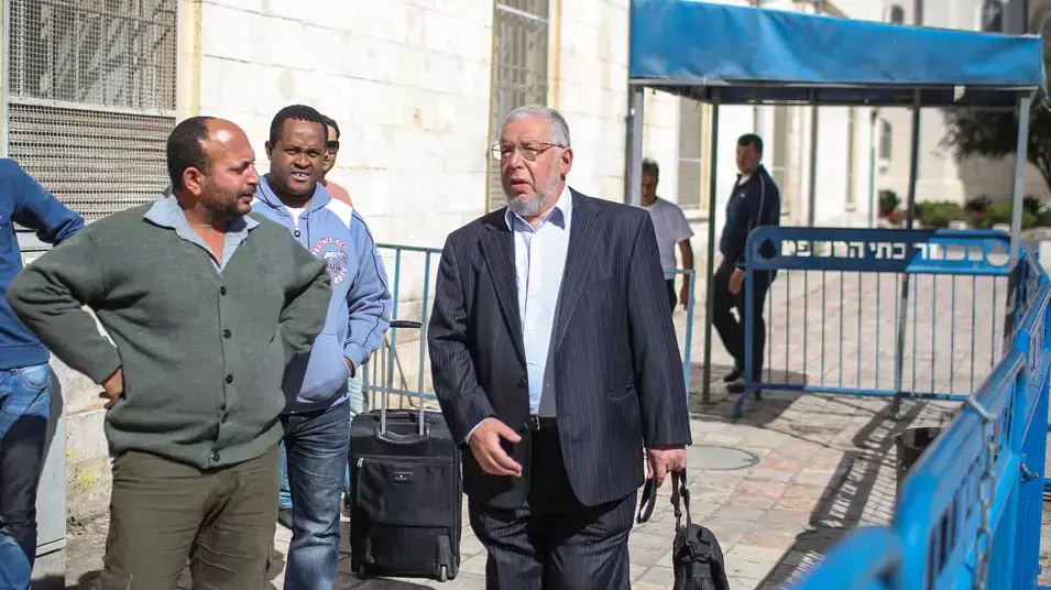 זאב בן אריה, ששימש כשגריר ישראל בבלארוס במשפטו של אביגדור ליברמן, אפריל 2013 זאב בן אריה, ששימש כשגריר ישראל בבלארוס במשפטו של אביגדור ליברמן, אפריל 2013