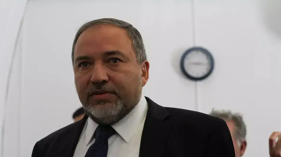 אבידגור ליברמן בבית משפט השלום בירושלים, אפריל 2013 אבידגור ליברמן בבית משפט השלום בירושלים, אפריל 2013