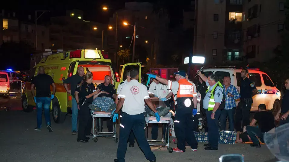 תאונת דרכים בין גנבי רכב לניידת משטרה בנתניה, 30 אפריל 2013 תאונת דרכים בין גנבי רכב לניידת משטרה בנתניה, 30 אפריל 2013
