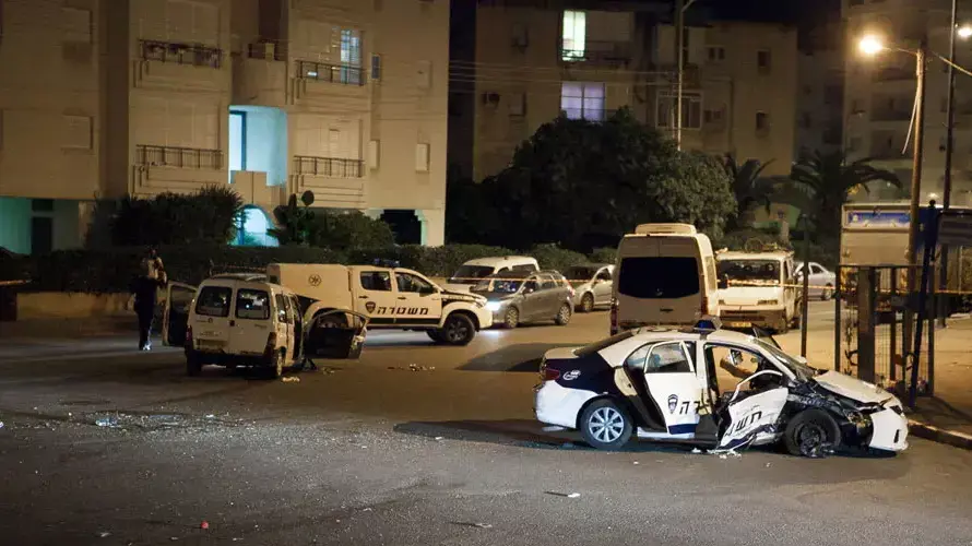 תאונת דרכים בין גנבי רכב לניידת משטרה בנתניה, 30 אפריל 2013 תאונת דרכים בין גנבי רכב לניידת משטרה בנתניה, 30 אפריל 2013