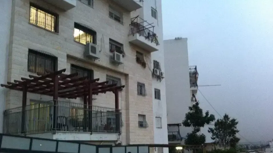 פעוט בן שנתיים וחצי נפל מבניין במודיעין עילית. אפריל 2013 פעוט בן שנתיים וחצי נפל מבניין במודיעין עילית. אפריל 2013