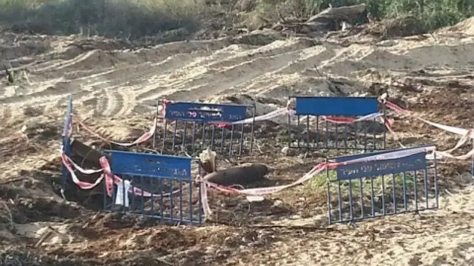 פגז ממלחמת העולם השנייה ליד שדה דב, תל אביב, 4.5.13 