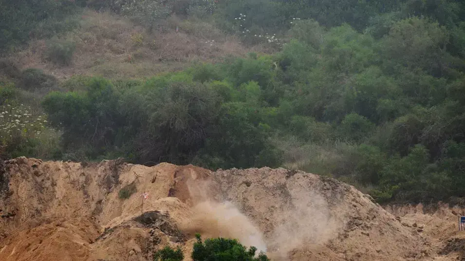 פיצוץ מבוקר של פצצה ממלחמת העולם השנייה ליד שדה דב, אפריל 2013 פיצוץ מבוקר של פצצה ממלחמת העולם השנייה ליד שדה דב, אפריל 2013