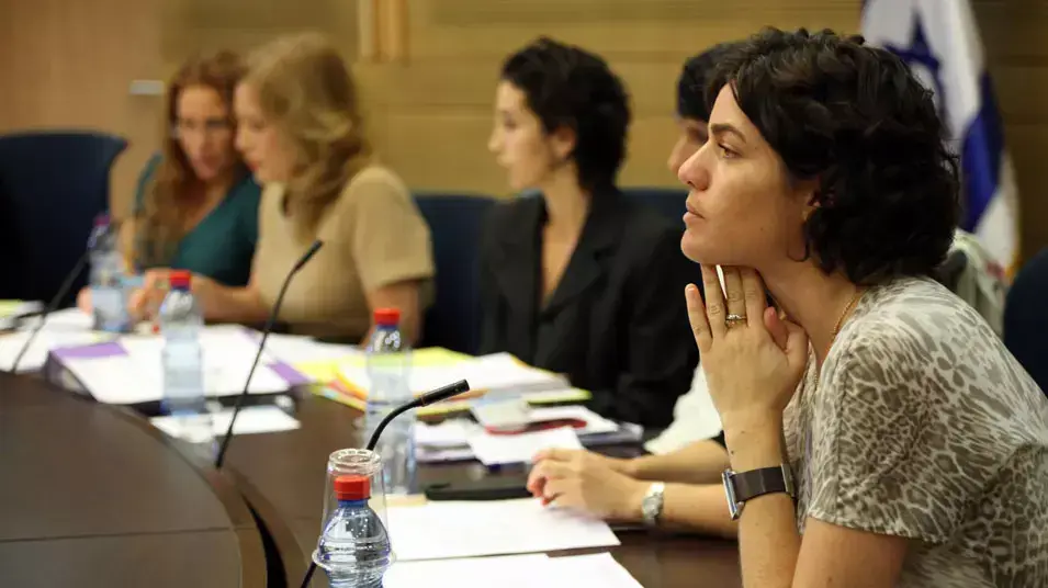 הועדה לקידום מעמד האישה דנה בהטרדות מיניות בתקשורת, מאי 2013 הועדה לקידום מעמד האישה דנה בהטרדות מיניות בתקשורת, מאי 2013