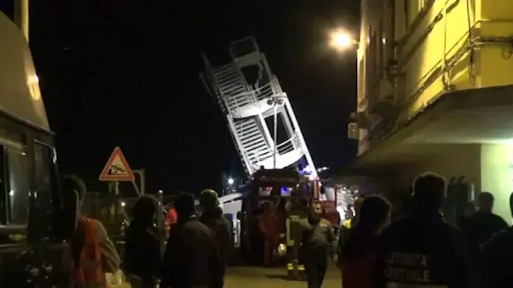 איטליה: הרוגים בהתנגשות ספינה במגדל פיקוח