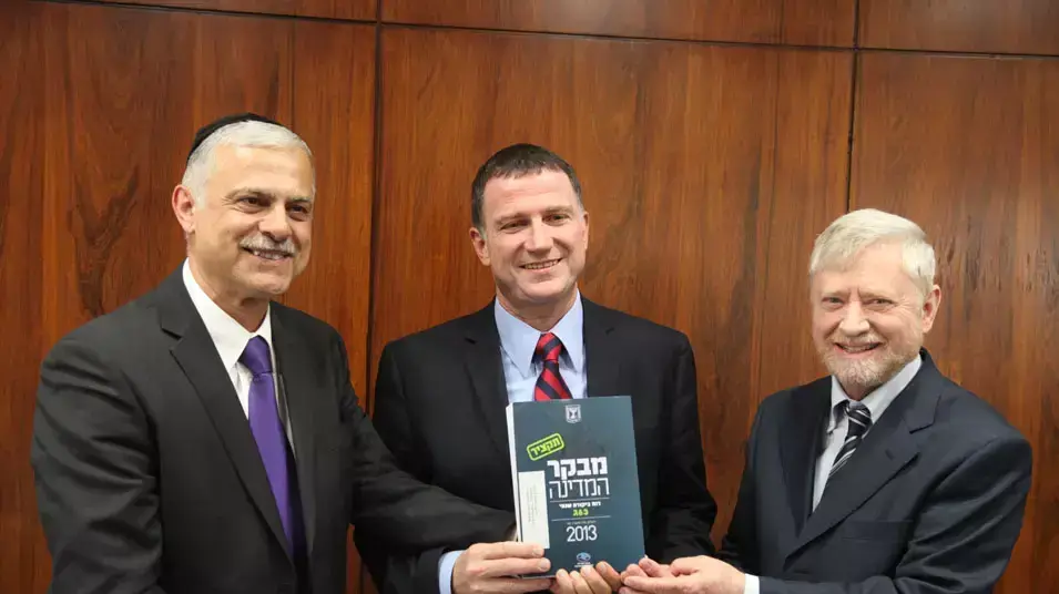 מבקר המדינה מוסר את בדוח ליו"ר הכנסת יולי אדלשטיין, מאי 2013 מבקר המדינה מוסר את בדוח ליו"ר הכנסת יולי אדלשטיין, מאי 2013