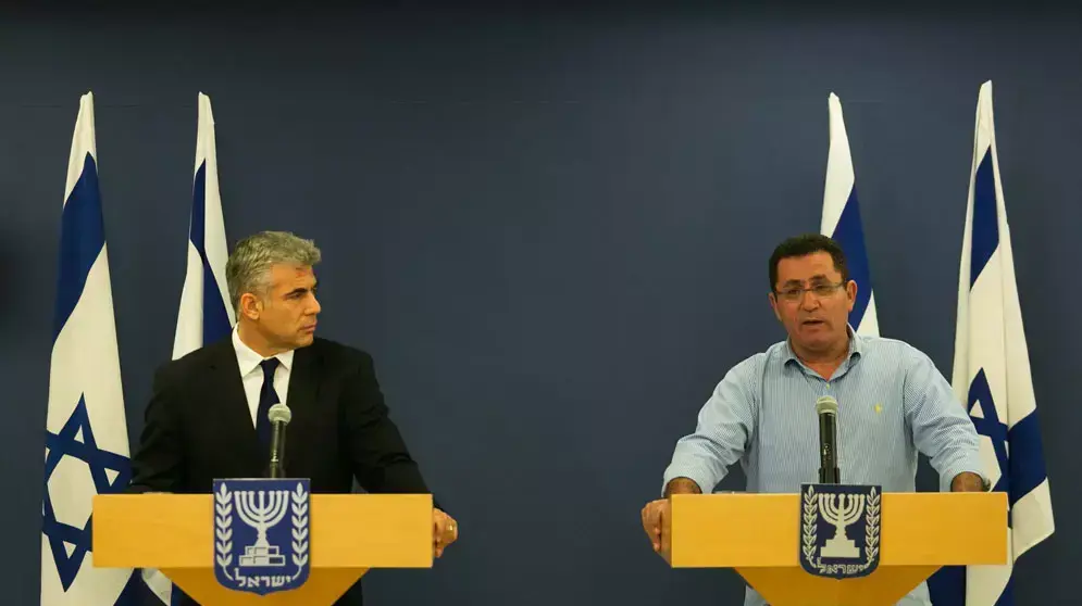 יאיר לפיד ועופר עיני במסיבת עיתונאים. מאי 2013 יאיר לפיד ועופר עיני במסיבת עיתונאים. מאי 2013