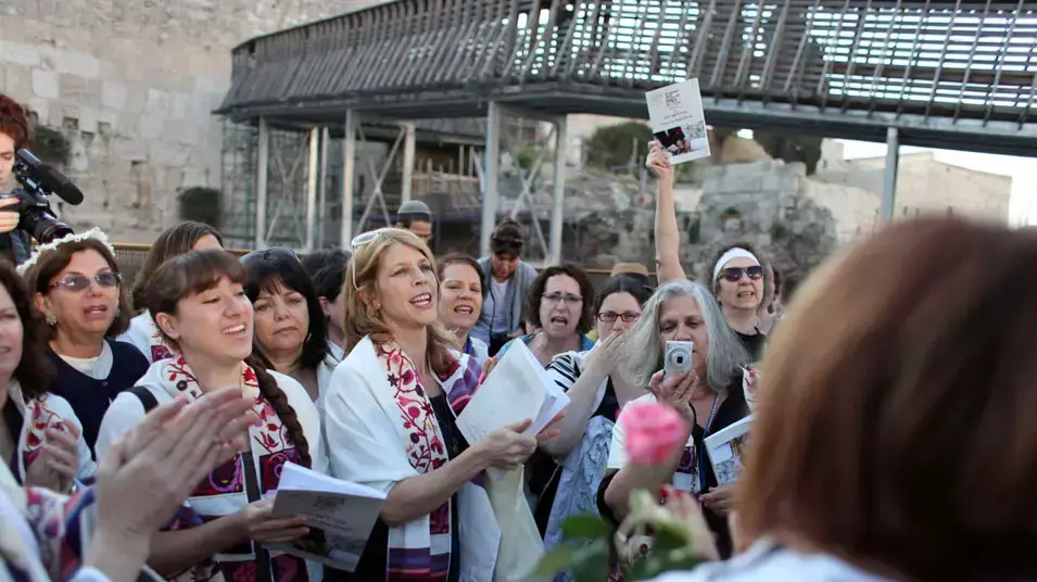עימותים בין חרדים לנשות הכותל בתפילת ראש חודש סיון, 10 במאי 2013 עימותים בין חרדים לנשות הכותל בתפילת ראש חודש סיון, 10 במאי 2013