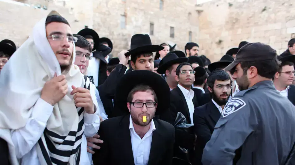 עימותים בין חרדים לנשות הכותל בתפילת ראש חודש סיון, 10 במאי 2013 עימותים בין חרדים לנשות הכותל בתפילת ראש חודש סיון, 10 במאי 2013