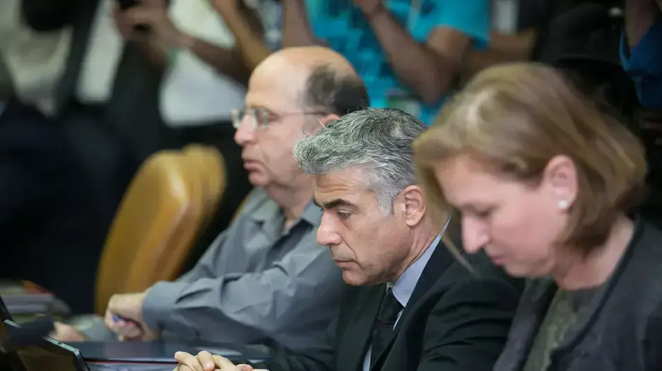 לפיד ולבני בישיבת הממשלה, מאי 2013 לפיד ולבני בישיבת הממשלה, מאי 2013