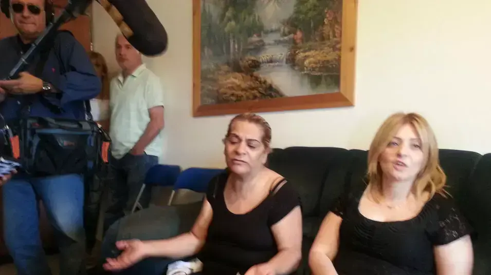 גילה, אמו של גולן כהן, וגיסתו גילה, אמו של גולן כהן, וגיסתו