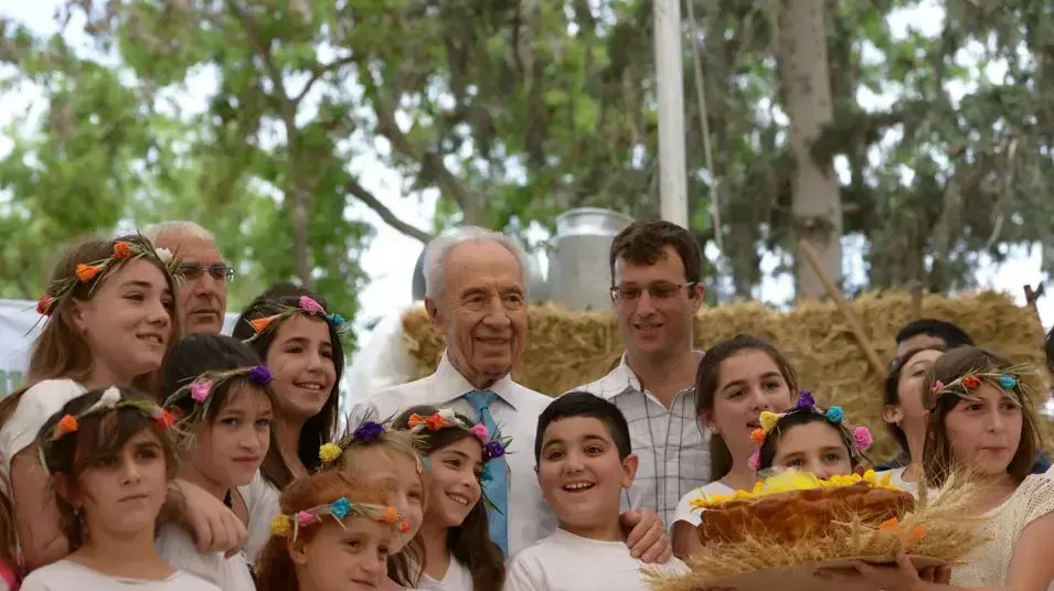 נשיא המדינה בביקור שבועות מיוחד קיבוץ ניר יצחק, מאי 2013 נשיא המדינה בביקור שבועות מיוחד קיבוץ ניר יצחק, מאי 2013
