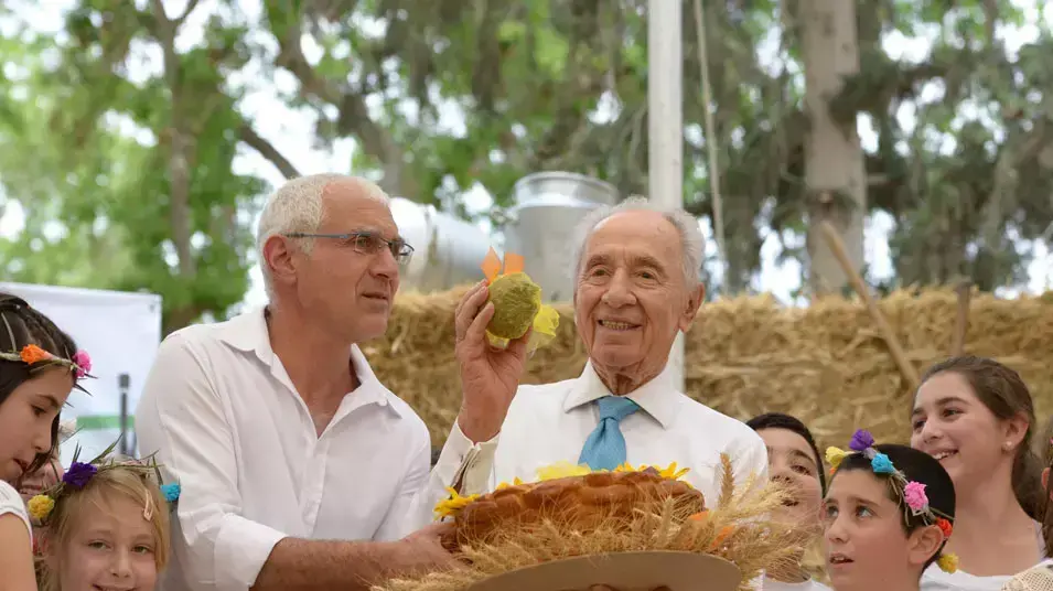 נשיא המדינה בביקור שבועות מיוחד קיבוץ ניר יצחק, מאי 2013 נשיא המדינה בביקור שבועות מיוחד קיבוץ ניר יצחק, מאי 2013