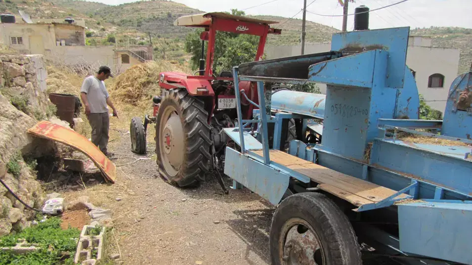 מצבות הושחתו דרומית לשכם, מאי 2013 מצבות הושחתו דרומית לשכם, מאי 2013