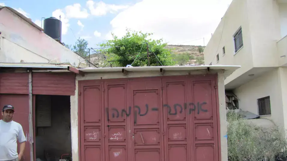 מצבות הושחתו דרומית לשכם, מאי 2013 מצבות הושחתו דרומית לשכם, מאי 2013