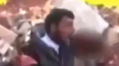 אבו סאקר, מורד סורי, נוגס באיבריו הפנימיים של חייל סורי, מאי 2013 אבו סאקר, מורד סורי, נוגס באיבריו הפנימיים של חייל סורי, מאי 2013