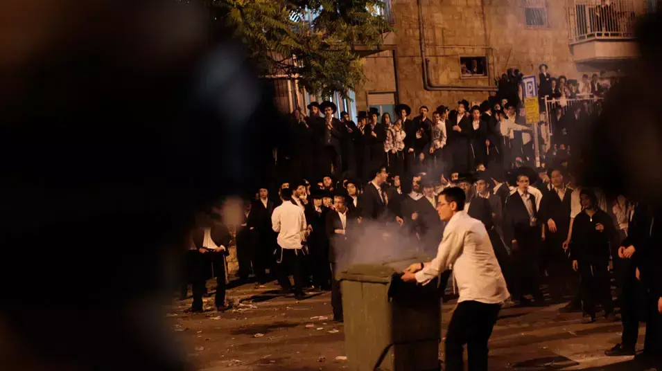 עימותים בין חרדים לשוטרים בהפגנה נגד גיוס לצה"ל בירושלים עימותים בין חרדים לשוטרים בהפגנה נגד גיוס לצה"ל בירושלים