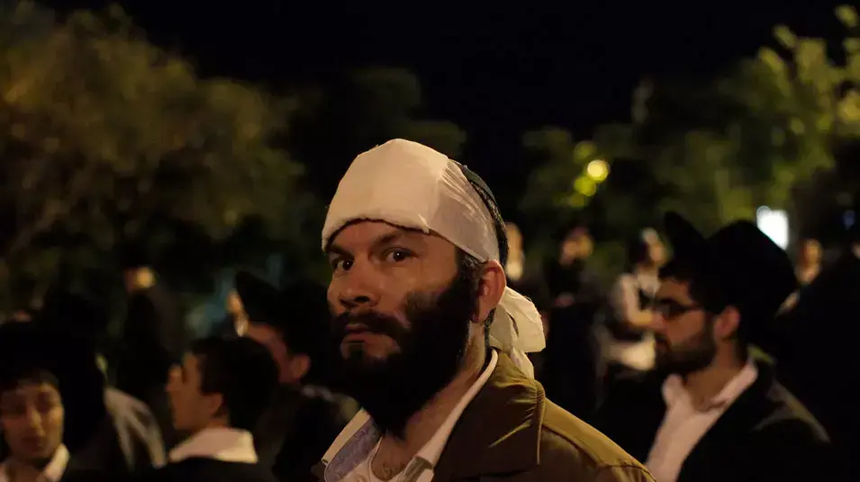מפגין שנפצע בהפגנת חרדים נגד הגיוס לצה"ל בירושלים, 16 במאי 2013 מפגין שנפצע בהפגנת חרדים נגד הגיוס לצה"ל בירושלים, 16 במאי 2013