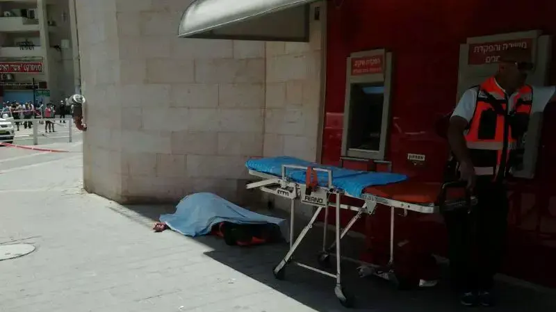 5 הרוגים ופצוע קשה באירוע ירי בבנק הפועלים, ב"ש. מאי 2013 5 הרוגים ופצוע קשה באירוע ירי בבנק הפועלים, ב"ש. מאי 2013