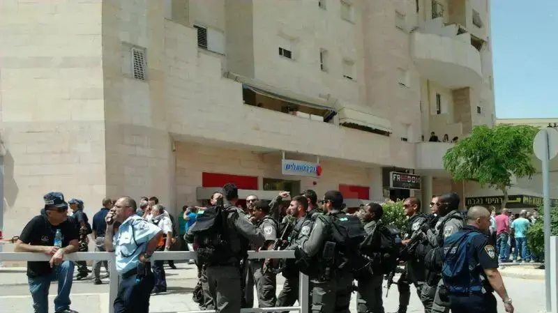 5 הרוגים ופצוע קשה באירוע ירי בבנק הפועלים, ב"ש. מאי 2013 5 הרוגים ופצוע קשה באירוע ירי בבנק הפועלים, ב"ש. מאי 2013