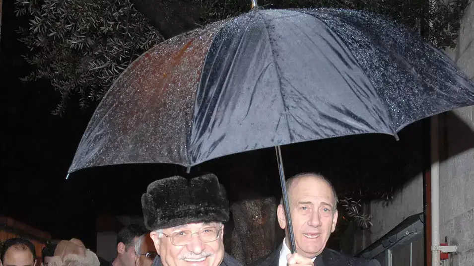 ראש ממשלת ישראל אהוד אולמרט ויו"ר הרשות הפלסטינית מחמוד עבאס (אבו מאזן) בירושלים, פברואר 2008 ראש ממשלת ישראל אהוד אולמרט ויו"ר הרשות הפלסטינית מחמוד עבאס (אבו מאזן) בירושלים, פברואר 2008