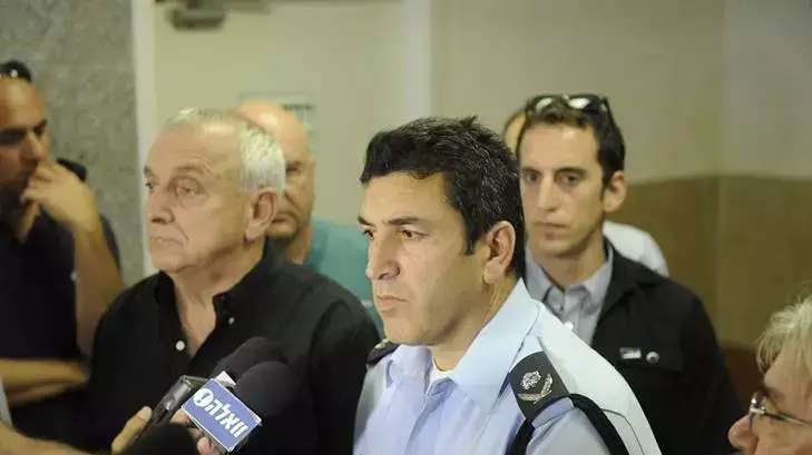 השר לביטחון הפנים יצחק אהרונוביץ' ומפקד המחוז הדרומי במשטרה ניצב יורם הלוי ביקרו את עומר וואליד, שנפצע באירוע הירי בסניף בנק בבאר שבע השר לביטחון הפנים יצחק אהרונוביץ' ומפקד המחוז הדרומי במשטרה ניצב יורם הלוי ביקרו את עומר וואליד, שנפצע באירוע הירי בסניף בנק בבאר שבע