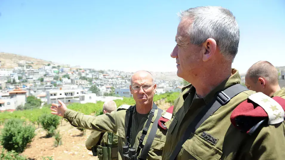 סיור הרמטכ"ל, רב-אלוף בנימין (בני) גנץ בחטיבה המרחבית עציון עם עם מפקד פיקוד מרכז, האלוף ניצן אלון, מאי 2013 סיור הרמטכ"ל, רב-אלוף בנימין (בני) גנץ בחטיבה המרחבית עציון עם עם מפקד פיקוד מרכז, האלוף ניצן אלון, מאי 2013
