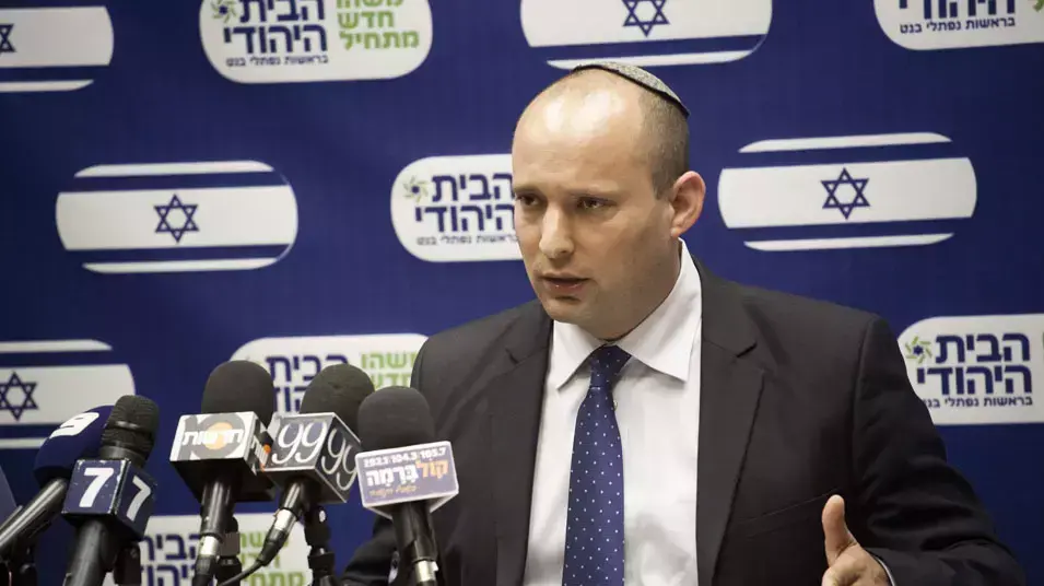 נפתלי בנט בישיבת סיעה של הבית היהודי. מאי 2013 נפתלי בנט בישיבת סיעה של הבית היהודי. מאי 2013