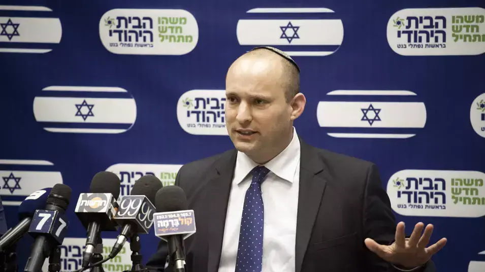 נפתלי בנט בישיבת סיעה של הבית היהודי. מאי 2013