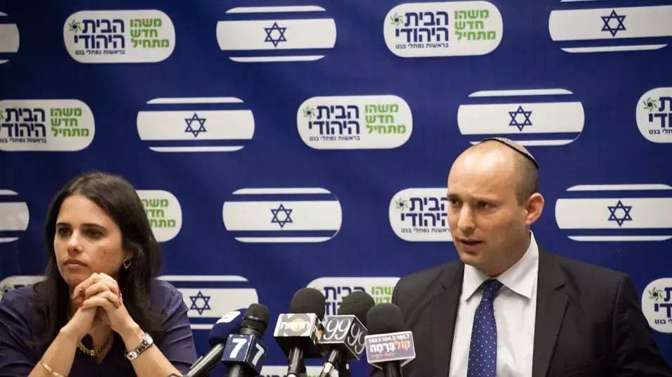 איילת שקד ונפתלי בנט בישיבת סיעה של הבית היהודי. מאי 2013