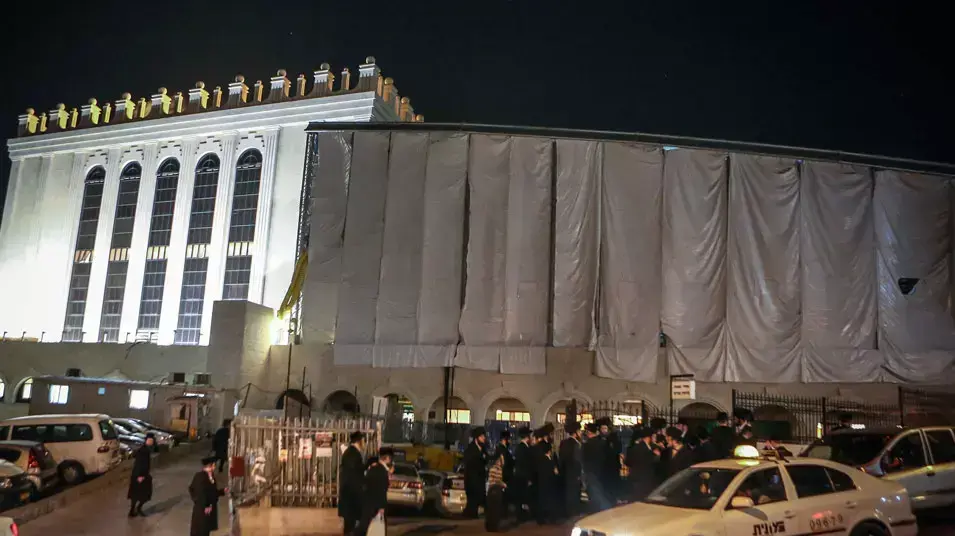 נער נפל מבניין וננעץ במוט ונפצע קשה בירושלים. מאי 2013 נער נפל מבניין וננעץ במוט ונפצע קשה בירושלים. מאי 2013